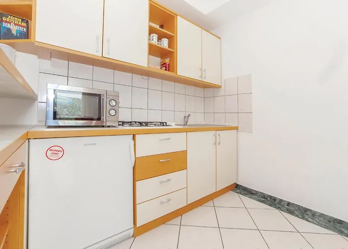 Апартаменты Lovely In Grizane-Belgrad